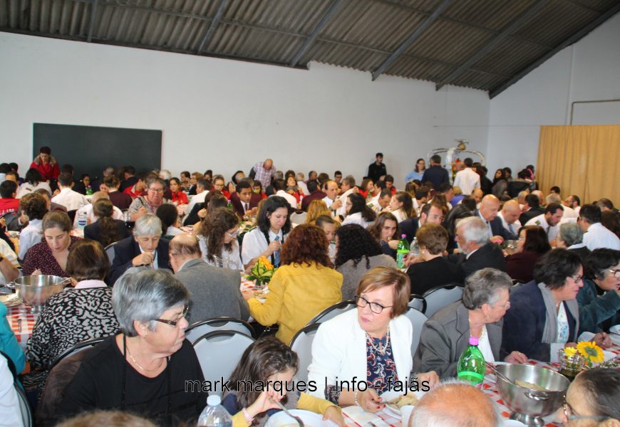 MUNICÍPIO DA CALHETA OFERECE ALMOÇO À POPULAÇÃO EM DIA DA PADROEIRA SANTA CATARINA – ILHA DE SÃO JORGE (reportagem fotográfica)