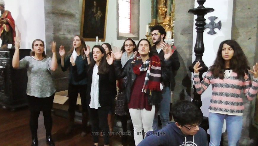 GRUPO DE JOVENS ANIMAM LITURGIA DOMINICAL – VELAS – ILHA DE SÃO JORGE (c/ vídeo)
