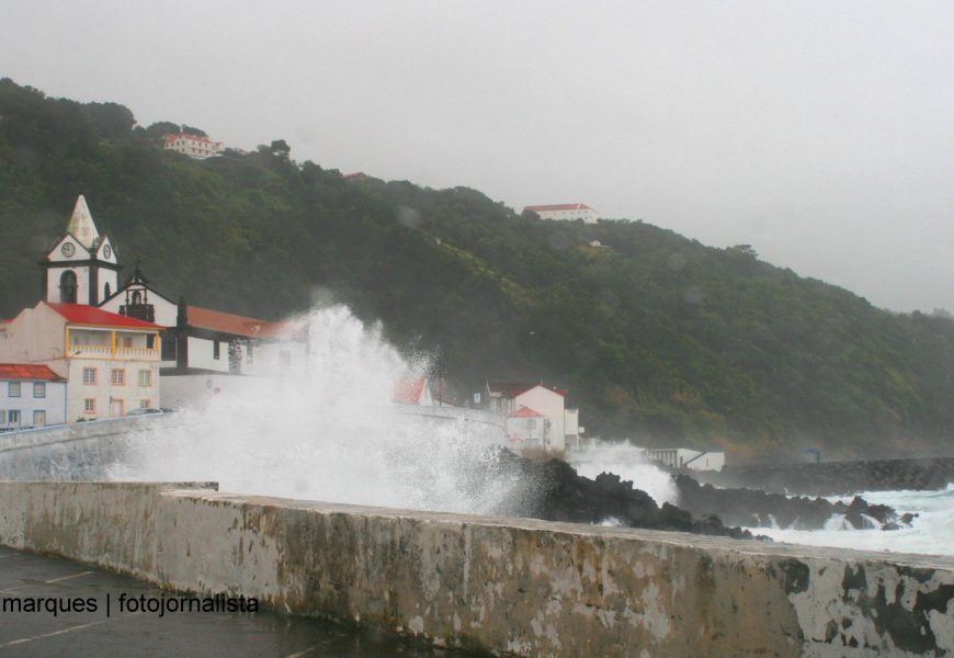 Antecipado aviso de vento forte nos grupos Ocidental e Central dos Açores
