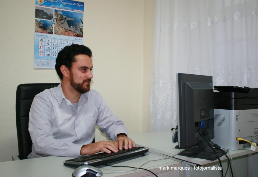 JOVEM “SOLICITADOR” ABRE ESCRITÓRIOS NA VILA DA CALHETA E TOPO – ILHA DE SÃO JORGE