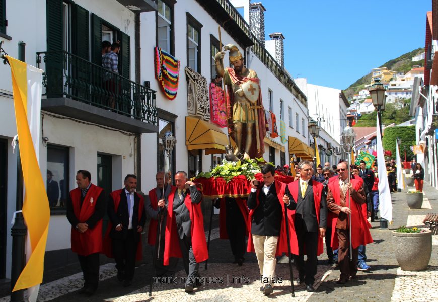 PROCISSÃO EM HONRA DE SÃO JORGE – VELAS – Ilha de São Jorge (c/ vídeo) PROCISSÃO EM HONRA DE SÃO JORGE – VELAS – Ilha de São Jorge (c/ vídeo)