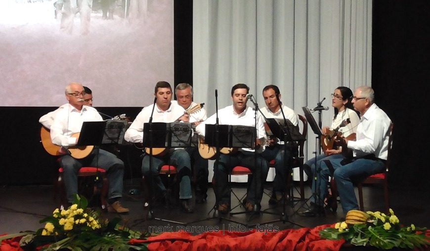 “ILHAS DO TRIÂNGULO” Grupo de Cordas da Casa da Música da Candelária do Pico – Auditório Municipal das Velas (c/ vídeo) “ILHAS DO TRIÂNGULO” Grupo de Cordas da Casa da Música da Candelária do Pico – Auditório Municipal das Velas (c/ vídeo)
