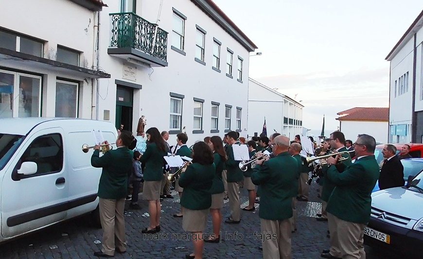 BANDA FILARMÓNICA NOVA ALIANÇA EXECUTA HINO – VELAS – ILHA DE SÃO JORGE (c/ vídeo)