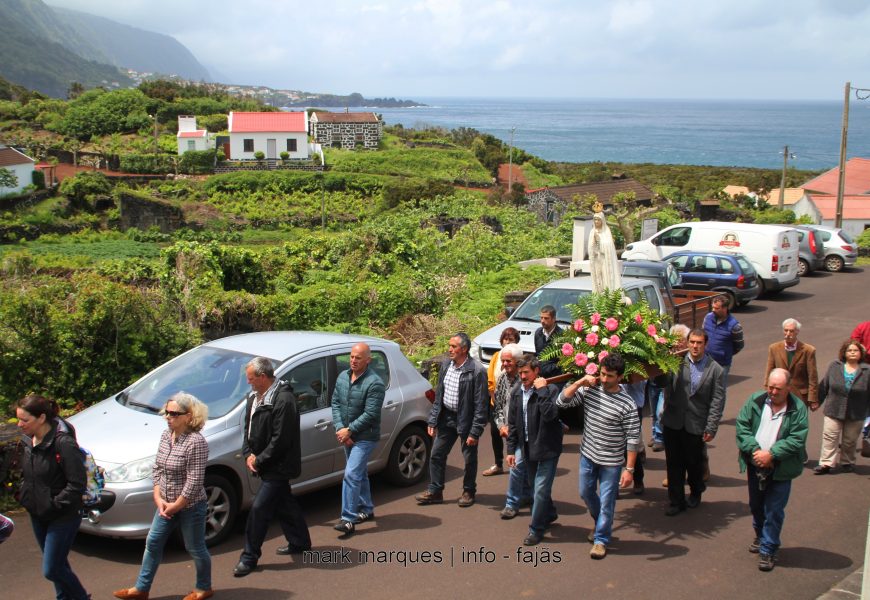 MISSA E PROCISSÃO EM HONRA DE Nª SRª DE FÁTIMA – FAJÃ DA RIBEIRA D`AREIA – Ilha de São Jorge (c/ reportagem fotográfica) MISSA E PROCISSÃO EM HONRA DE Nª SRª DE FÁTIMA – FAJÃ DA RIBEIRA D`AREIA – Ilha de São Jorge (c/ reportagem fotográfica)