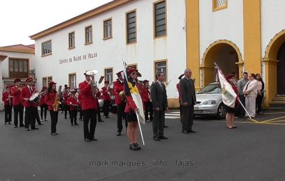 BANDA FILARMÓNICA LUSITÂNIA CLUB RECREIO VELENSE EXECUTA MARCHA DE RUA – Velas – Ilha de São Jorge. (c/ vídeo)