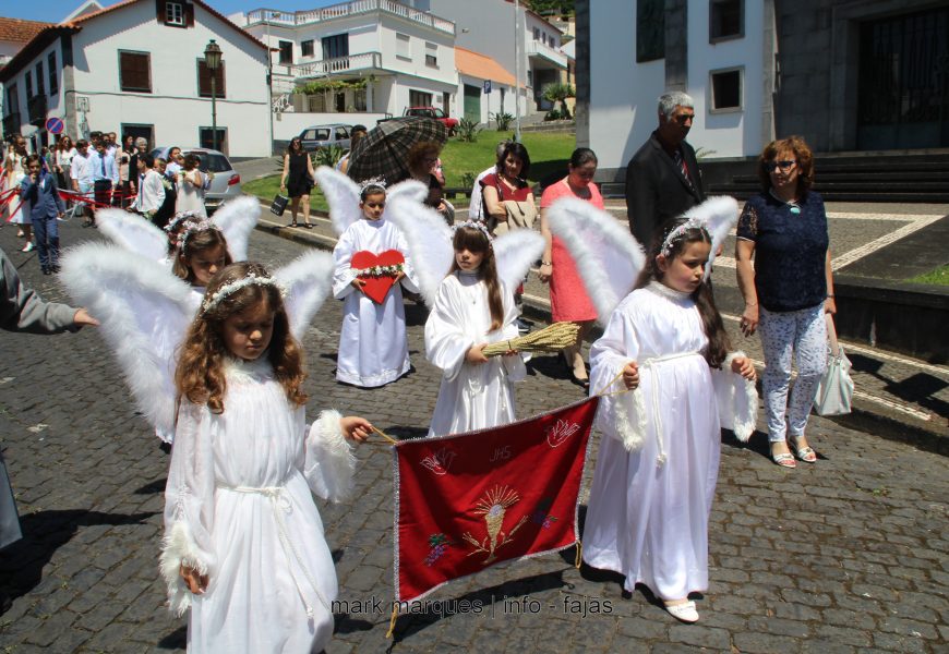 PROCISSÃO DO CORPO DE DEUS – VELAS – Ilha de São Jorge. (c/ reportagem fotográfica)