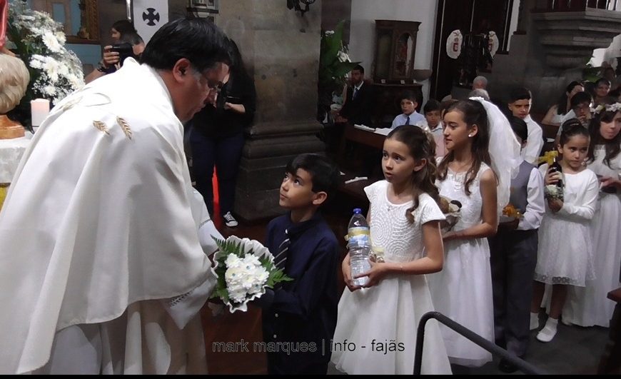 OFERTÓRIO NA MISSA DO CORPO DE DEUS – VELAS – Ilha de São Jorge (c/ vídeo) OFERTÓRIO NA MISSA DO CORPO DE DEUS – VELAS – Ilha de São Jorge (c/ vídeo)