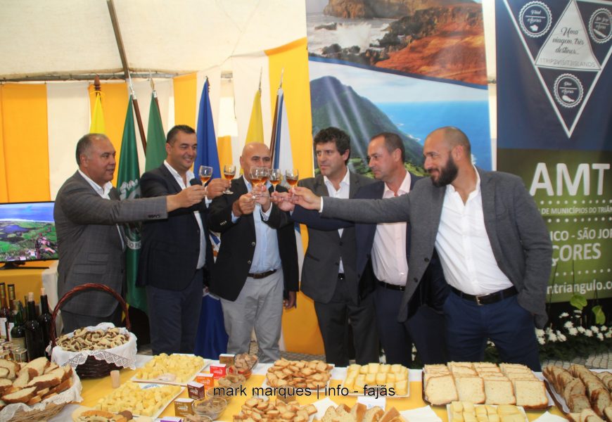 QUIOSQUE DAS ILHAS DO TRIÂNGULO – 30ª SEMANA CULTURAL – Velas – Ilha de São Jorge (c/ reportagem fotográfica)