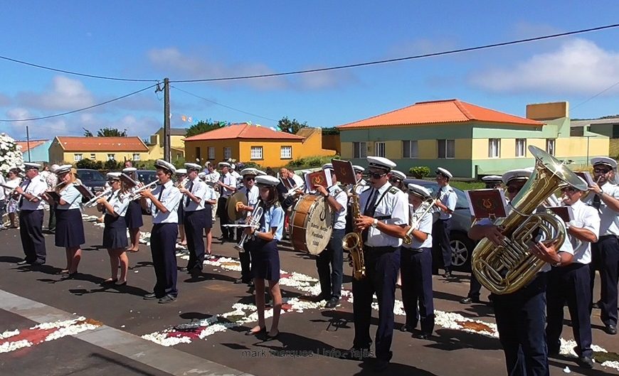 BANDA FILARMÓNICA RECREIO DOS LAVRADORES – FESTA DE SÃO TOMÉ – Ilha de São Jorge (c/ vídeo)
