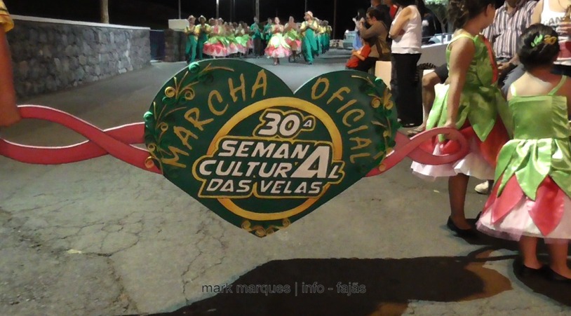 MARCHA OFICIAL DA 30ª SEMANA CULTURAL DESFILA NAS FESTAS DE ROSAIS – ROSAIS – Ilha de São Jorge (c/ vídeo)