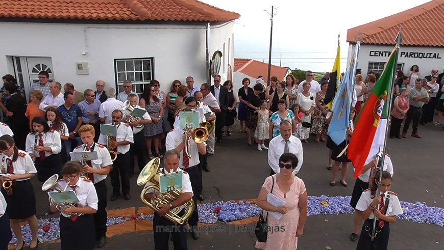 BANDA FILARMÓNICA RECREIO TERREIRENSE DESFILA NAS FESTAS DE SANTA ANA – BEIRA – Ilha de São Jorge (c/ vídeo)