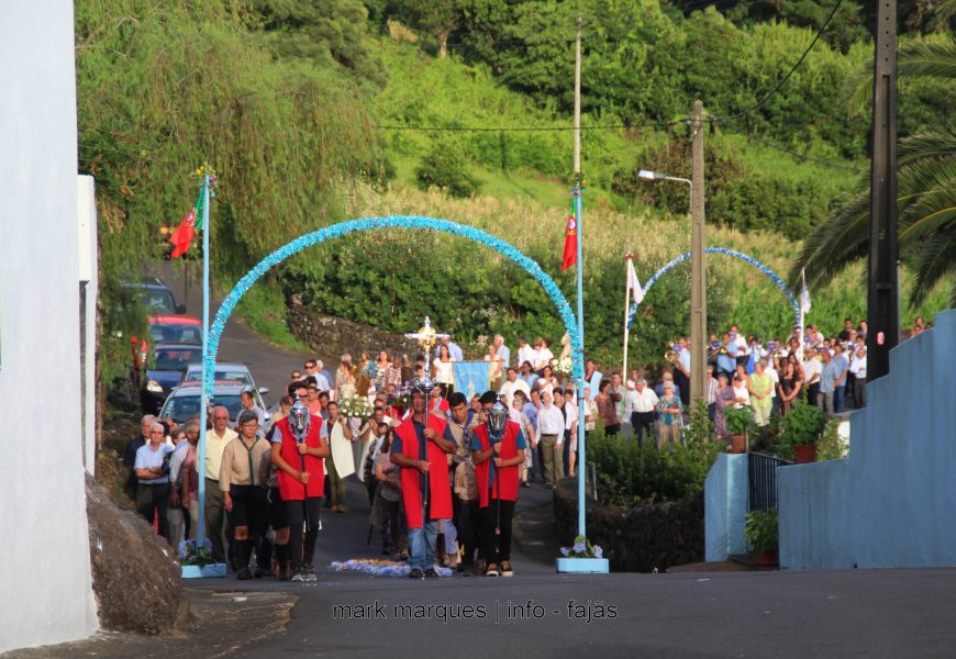 MISSA / PROCISSÃO / ARREMATAÇÕES – FESTA DE Nª SRª DA ENCARNAÇÃO – RIBEIRA DO NABO – Ilha de São Jorge  (c/ reportagem fotográfica)