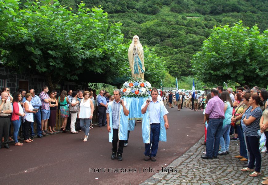 FESTA NA FAJÃ DOS CUBRES – PROCISSÃO EM HONRA DE Nª SRª DE LURDES – Ilha de São Jorge (c/ vídeo)