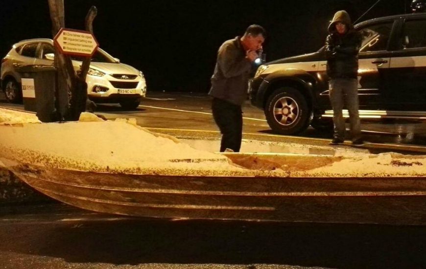Autoridade Marítima recolhe e investiga casco à deriva junto ao Porto da Calheta – Ilha de São Jorge