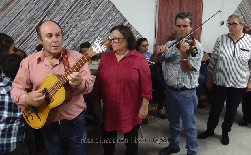 “BAILE DE RODA” FESTA DA MATANÇA DO PORCO – SANTO AMARO, Ilha de São Jorge (c/ vídeo)