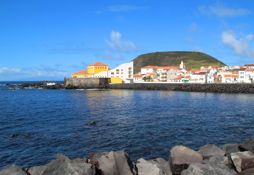 VILA DAS VELAS – DIA DAS MONTRAS (Sexta – feira dia 8 de Dezembro) – Ilha de São Jorge VILA DAS VELAS – DIA DAS MONTRAS (Sexta – feira dia 8 de Dezembro) – Ilha de São Jorge