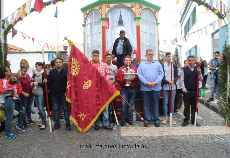 IMPÉRIO DO CANTO – VELAS (Distribuição de esmolas) – Ilha de São Jorge (c/ reportagem fotográfica)