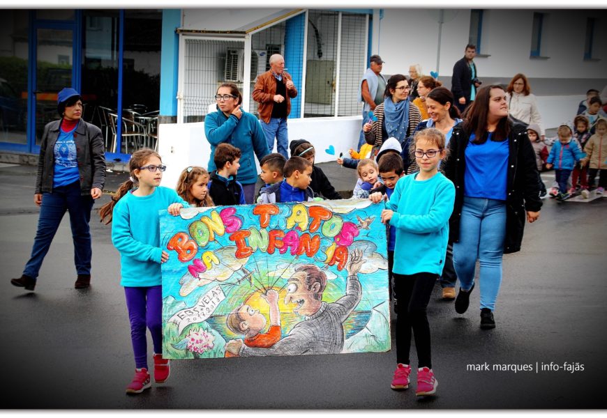 Marcha pelos “BONS TRATOS NA INFÂNCIA” – Vila das Velas – Ilha de São Jorge (c/ reportagem fotográfica) Marcha pelos “BONS TRATOS NA INFÂNCIA” – Vila das Velas – Ilha de São Jorge (c/ reportagem fotográfica)