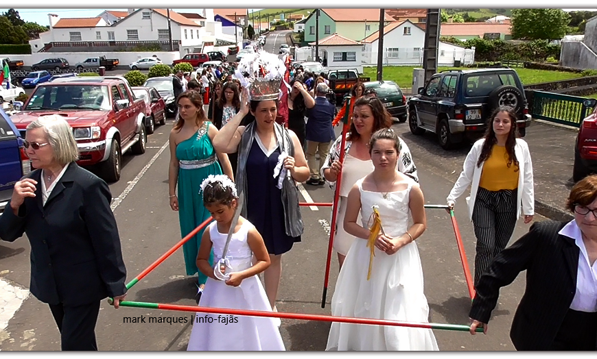 CORTEJO DE COROAÇÃO – SANTÍSSIMA TRINDADE – NORTE PEQUENO – Ilha de São Jorge (c/ vídeo) CORTEJO DE COROAÇÃO – SANTÍSSIMA TRINDADE – NORTE PEQUENO – Ilha de São Jorge (c/ vídeo)