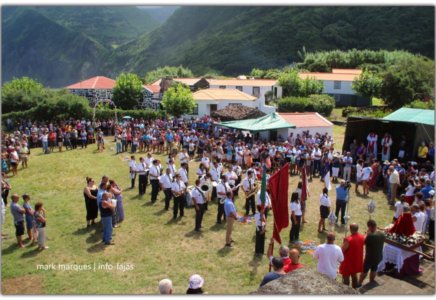 BANDA EXECUTA HINO DO SENHOR SANTO CRISTO – FAJÃ DA CALDEIRA DE SANTO CRISTO – Ilha de São Jorge (c/ vídeo)