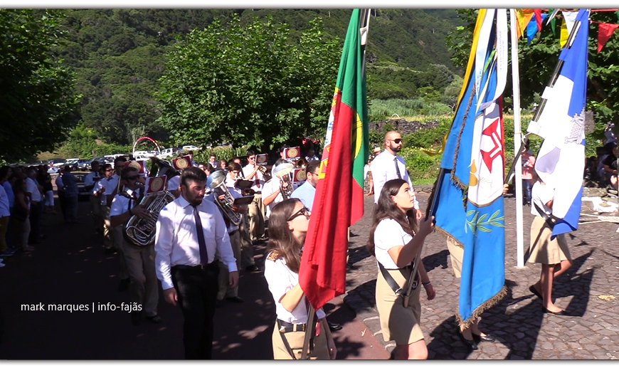 “UNIÃO POPULAR” DESFILA NA FAJÃ DOS CUBRES – FESTA DE Nª SRª DE LOURDES” – Ilha de São Jorge (c/ vídeo)