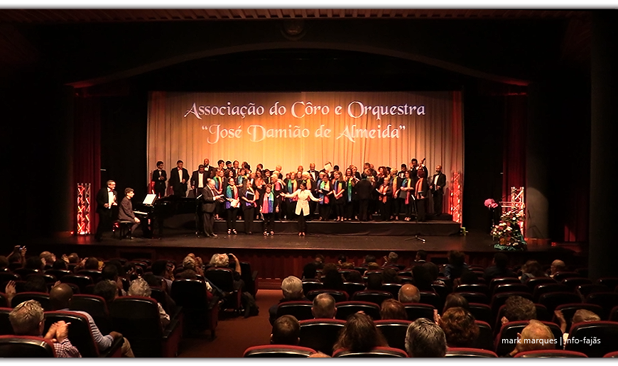 Coros interpretam “Ilhas de Bruma” em concerto no Auditório Municipal de Velas – Ilha de São Jorge (c/ vídeo)