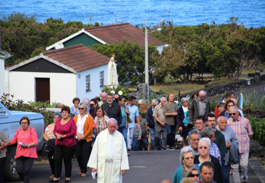 PROCISSÃO EM HONRA DE Nª SRª DE FÁTIMA – FAJÃ DA RIBEIRA D`AREIA – Ilha de São Jorge (c/ vídeo)