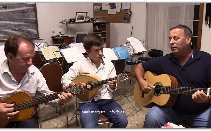 AFINAM-SE AS VIOLAS E AQUECEM-SE AS VOZES – Baile Regional – Urzelina – Ilha de São Jorge (c/ vídeo) AFINAM-SE AS VIOLAS E AQUECEM-SE AS VOZES – Baile Regional – Urzelina – Ilha de São Jorge (c/ vídeo)