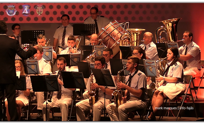 BANDA FILARMÓNICA DE SANTO AMARO EM CONCERTO DE ANO NOVO – (2ª de 3 reportagens) – Auditório Municipal de Velas (c/ vídeo)