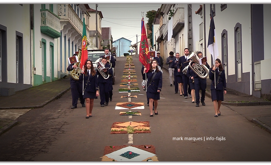 “BANDA FILARMÓNICA RECREIO DOS LAVRADORES” desfila na Festa de Santo Antão – Ilha de São Jorge (c/ vídeo)