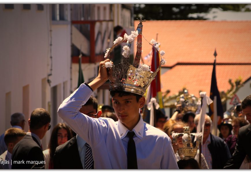 VILA DO TOPO – CORTEJO DE COROAÇÃO DO DIVINO ESPÍRITO SANTO – (4º Jantar) – Ilha de São Jorge (c/ vídeo) VILA DO TOPO – CORTEJO DE COROAÇÃO DO DIVINO ESPÍRITO SANTO – (4º Jantar) – Ilha de São Jorge (c/ vídeo)