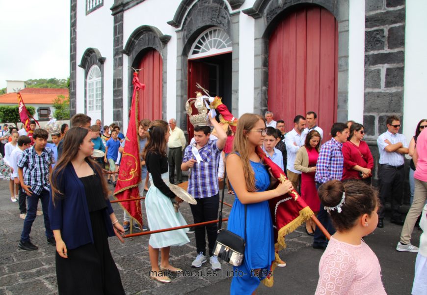 FESTA EM LOUVOR DO DIVINO ESPÍRITO SANTO (MOMENTOS) – Freguesia da Urzelina – Ilha de São Jorge (c/ reportagem fotográfica)