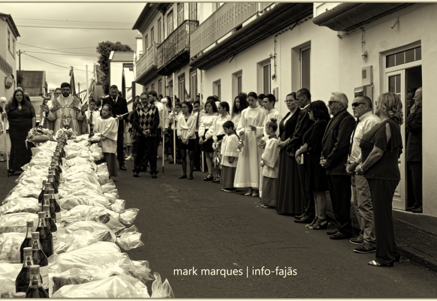 “TEMPOS DE ESPERA” – CORTEJO DE COROAÇÃO – 2º JANTAR DO DIVINO ESPÍRITO SANTO EM SANTO ANTÃO – Ilha de São Jorge (2019) (c/ vídeo)