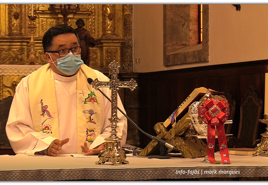 PRIMEIRA MISSA COM FIÉIS APÓS O CONFINAMENTO TOTAL – Igreja Matriz de Velas – Pe. António Duarte Azevedo (c/ vídeo)