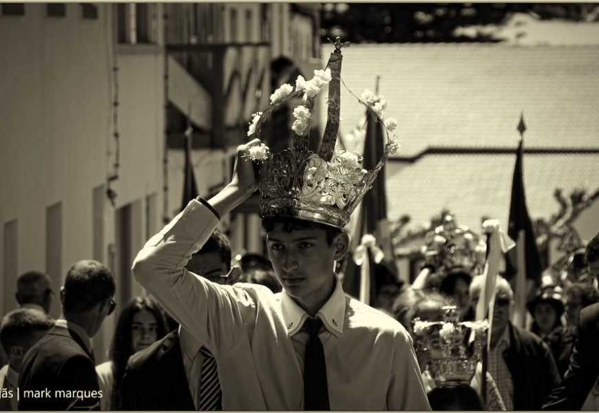 “TEMPOS DE ESPERA” – VILA DO TOPO – CORTEJO DE COROAÇÃO DO DIVINO ESPÍRITO SANTO – (4º Jantar) – Ilha de São Jorge (2019) (c/ vídeo)
