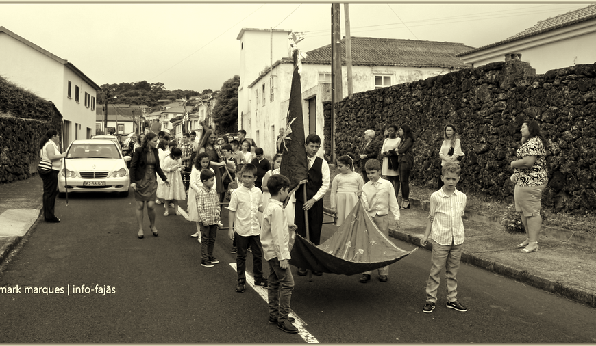“TEMPOS DE ESPERA” – CORTEJO DE COROAÇÃO DO D.E.S. – Freguesia da Urzelina – Ilha de São Jorge (2019) (c/ vídeo)
