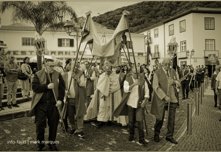 “TEMPOS DE ESPERA” – PROCISSÃO DO CORPO DE DEUS – VELAS – Ilha de São Jorge (2019) (c/ vídeo)