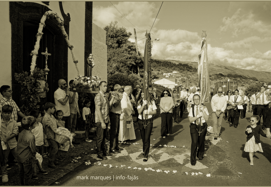 “TEMPOS DE ESPERA” – PROCISSÃO DE SANTO ANTÓNIO – Rua de Baixo / Calheta – Ilha de São Jorge  (2019) (c/ vídeo)