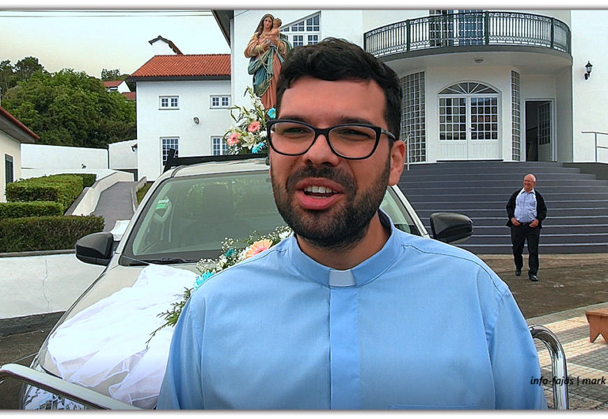 NA HORA DA DESPEDIDA PADRE RÚBEN PACHECO DEIXA MENSAGEM AOS EMIGRANTES E PAROQUIANOS – Rosais – Ilha de São Jorge (c/ vídeo)