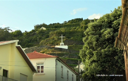Como começou a “FESTA DO CRUZEIRO”? – Pe. Manuel António, conta-nos como foi – Vila da Calheta – Ilha de São Jorge (c/ vídeo)