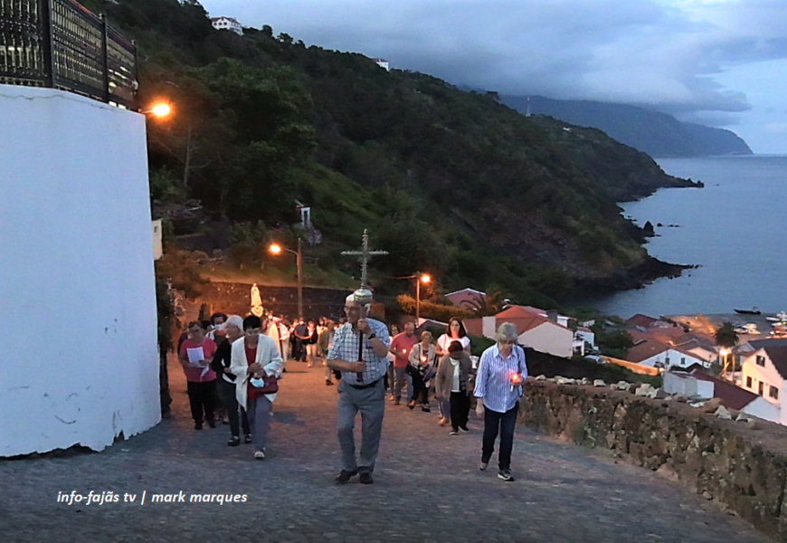 PROCISSÃO DE VELAS NA “FESTA DO CRUZEIRO” – Vila da Calheta – Ilha de São Jorge (c/ vídeo)