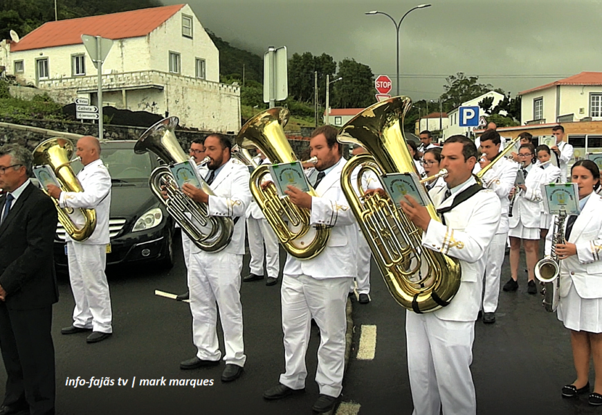 FILARMÓNICA DE SANTO AMARO abrilhantou a FESTA DA SENHORA DA LUZ – Queimada – Ilha de São Jorge (c/ vídeo)