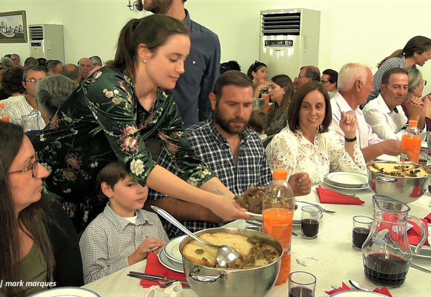 “Almoço do Espírito Santo / Entrevista a Fátima Homem” – Ribeira Seca – Ilha de São Jorge (c/ vídeo)
