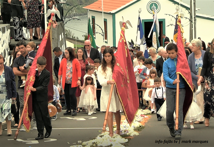 “Cortejo de Coroação / Bênção dos Bolos” – Ribeira Seca – Ilha de São Jorge (c/ vídeo)