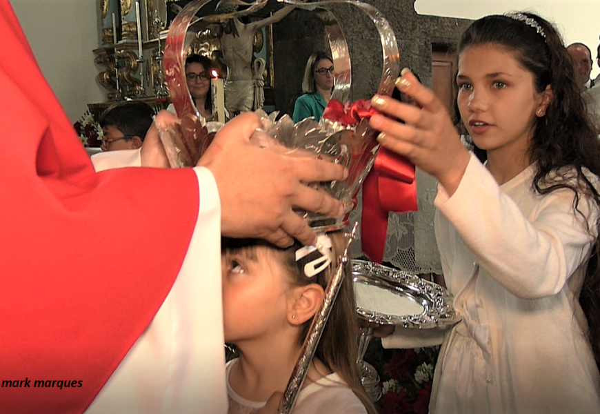 “Eucaristia / Imposição das Coroas” – Ribeira Seca – Ilha de São Jorge (c/ vídeo) “Eucaristia / Imposição das Coroas” – Ribeira Seca – Ilha de São Jorge (c/ vídeo)