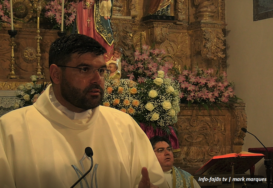 Pe. Dinis Silveira destaca a forma empenhada da comunidade na Festa de Nª Srª do Rosário – Vila do Topo – Ilha de São Jorge (c/ vídeo)
