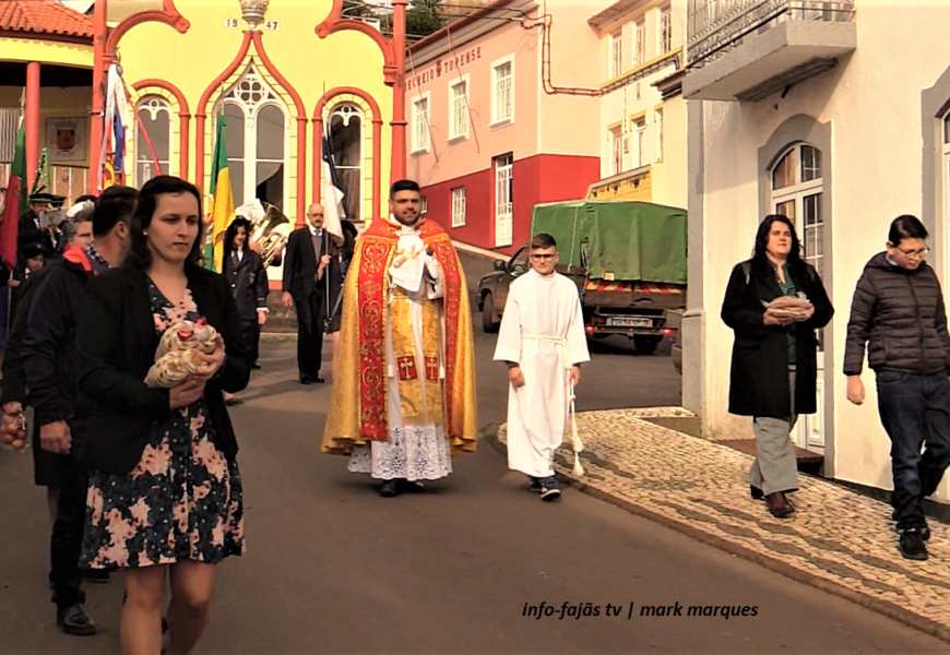 Cortejo de Oferendas ao Menino Jesus / Arrematações – Vila do Topo – Ilha de São Jorge (c/ vídeo)