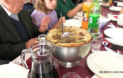 “Almoço de convívio e partilha” – 6º Jantar do Divino Espírito Santo – Freguesia de Santo Antão – Ilha de São Jorge (c/ vídeo)