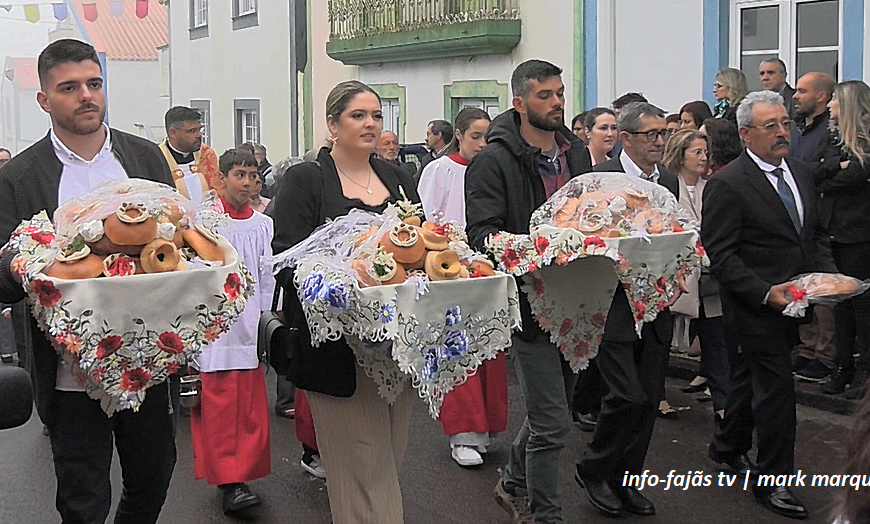 “Cortejos de Coroação” – 4º Jantar em Santo Antão – Ilha de São Jorge (c/ vídeo) “Cortejos de Coroação” – 4º Jantar em Santo Antão – Ilha de São Jorge (c/ vídeo)