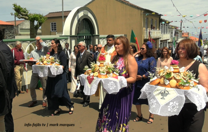 “Cortejos de Coroação” – 6º Jantar do Divino Espírito Santo – Freguesia de Santo Antão – Ilha de São Jorge (c/ vídeo)